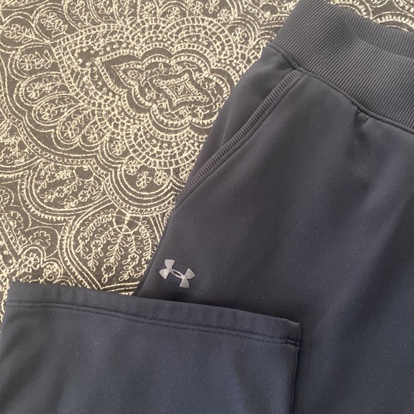 Under Armour -cold gear- loose fit pants with pockets - Picture 2 of 3